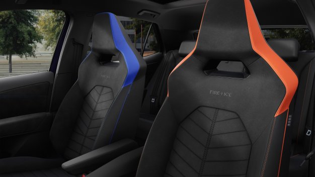 Colour-divided interior in ‘On Fire Red’ and ‘Keep Cool Blue’.