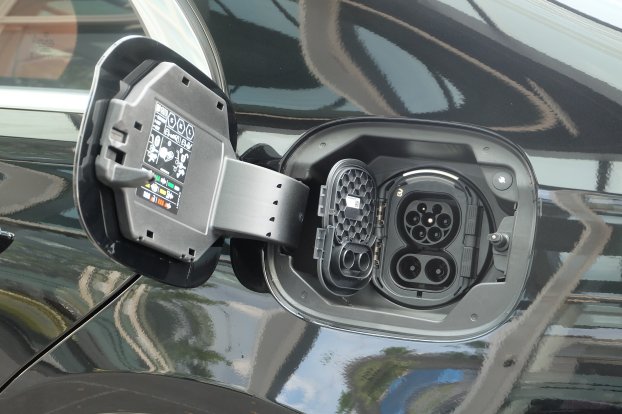 2025 Mercedes-Benz S580e Malaysia 5