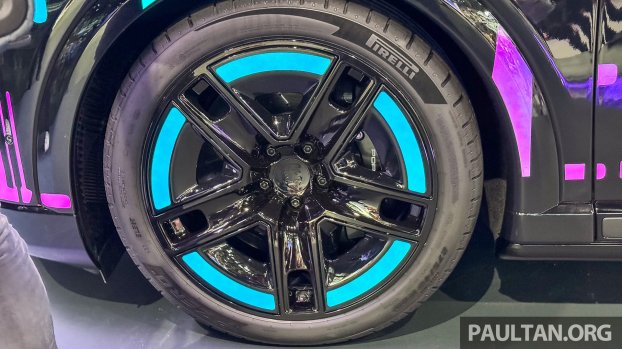 Porsche-Cayenne-EV-Wireless-Charger-6