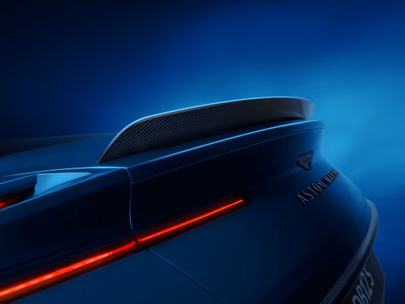 Aston Martin DB12 S-10