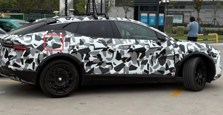Lotus Eletre PHEV spied-2