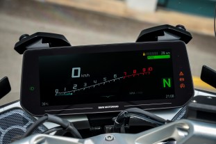 2025 BMW Motorrad R1300 RT Malaysia Triple Black - 10