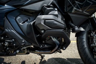 2025 BMW Motorrad R1300 RT Malaysia Triple Black - 6