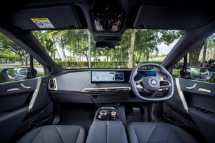 2025 BMW iX xDrive45 Sport Malaysia launch official-12