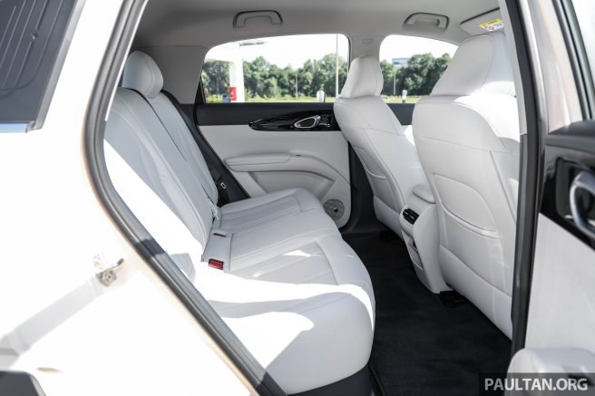 2025-Proton-eMas 5-Preview-Drive-Malaysia-Camo-Grey-White-Interior-19