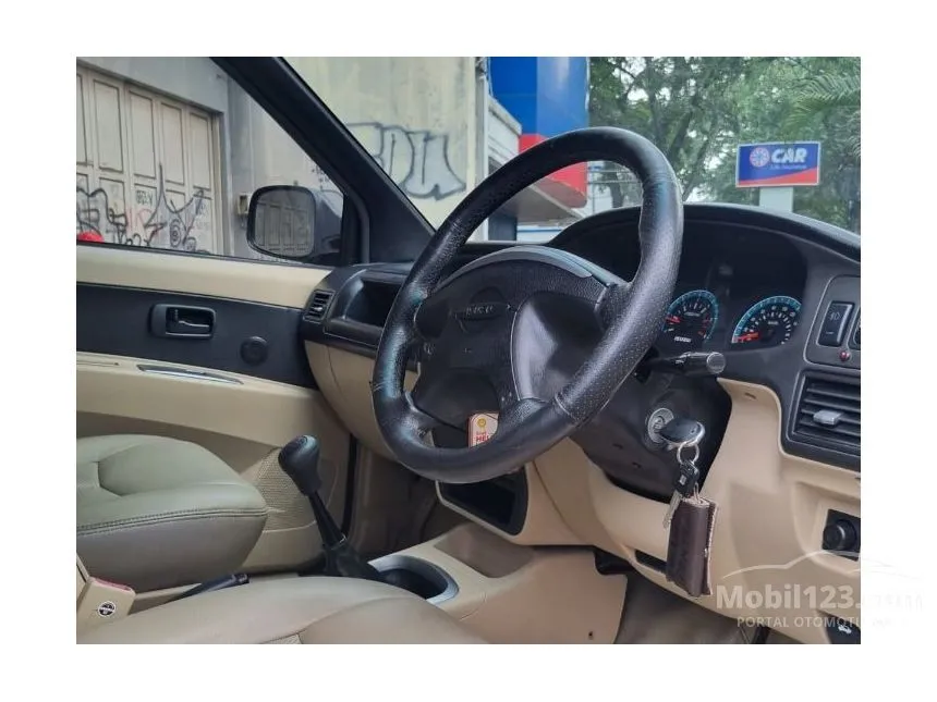 Jangan Keliru, Ini Perbedaan Isuzu Panther Touring dan Grand Touring