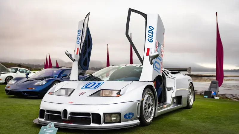 時速350キロで飛ぶスポーツカー：写真