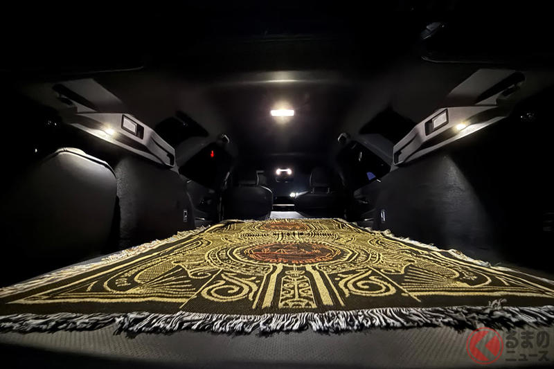 快適に「車中泊」出来た？ トヨタ新型「クラウンエステート」自慢の空間を体感！ 拡張ボードの使い勝手は？ 熟睡出来た？