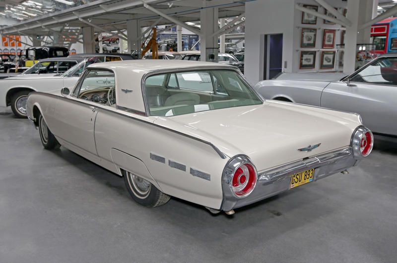 32: Ford Thunderbird