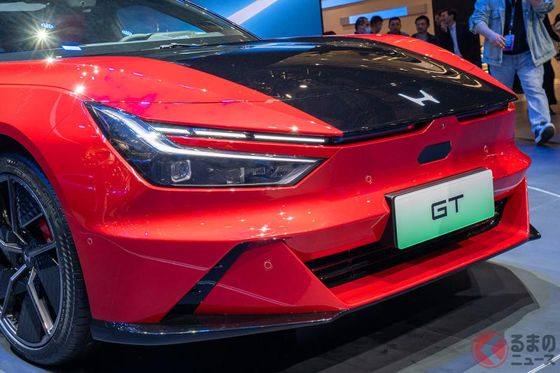 ホンダ新型「すんげぇ4ドアセダン」世界初公開に大反響！ スポーティな“斬新デザイン”に「カッコイイ」の声！ 先進技術満載の“フラッグシップモデル”「イエGT」中国に登場！