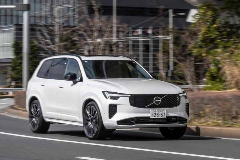ボルボ XC90 ウルトラ T8 AWD PHEV、2025年2月の大幅改良で得た機能性と走りのプレミアム性