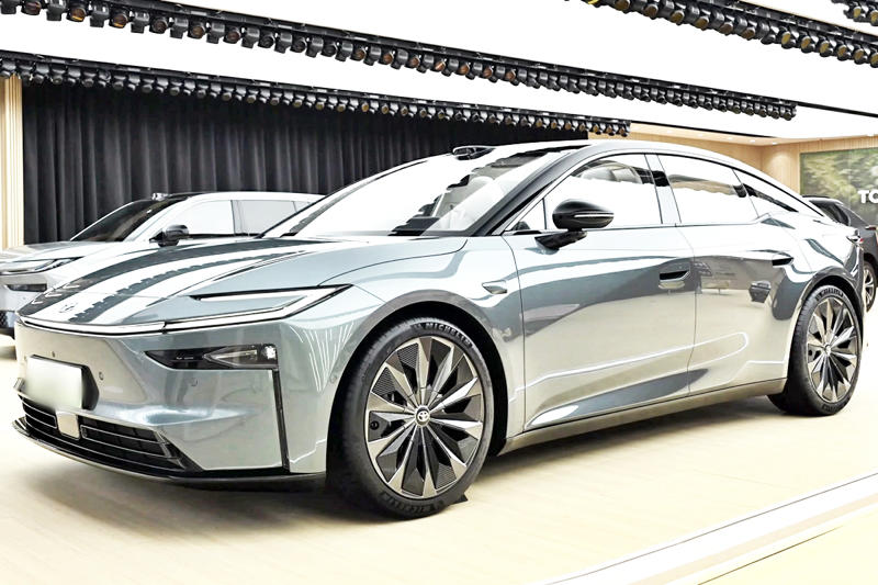 クラウンより大きく、プリウスより先進的！bZ7にトヨタが詰め込んだ「セダンへの執念」とは