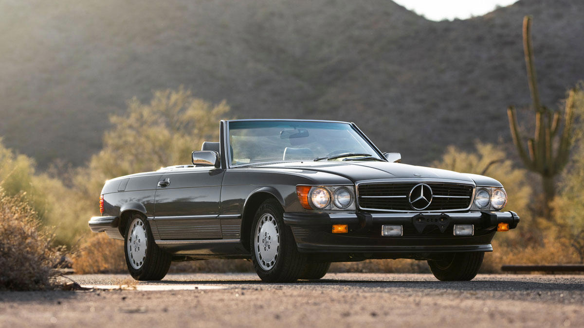 A 1989 Mercedes-Benz 560 SL in Photos