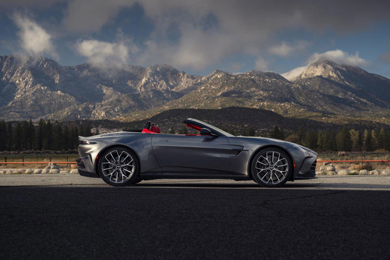 2026 Aston Martin Vantage Roadster Has Wide Fenders and an Even Wider Grille