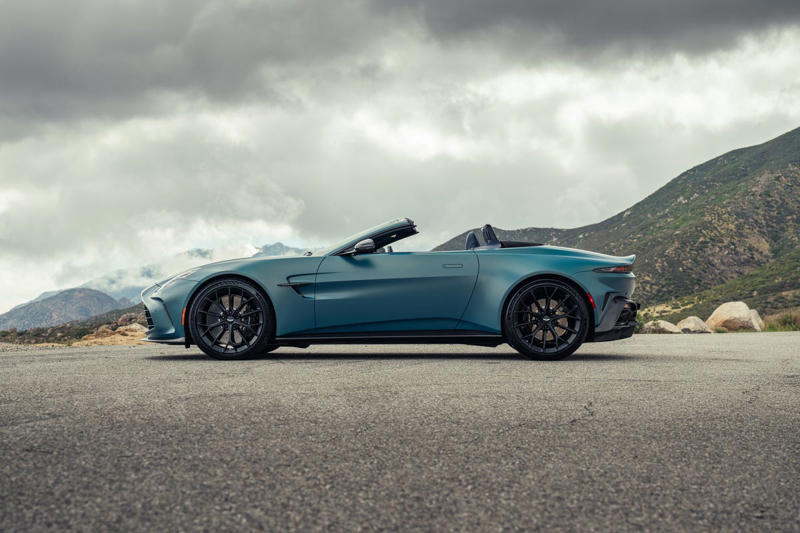 2026 Aston Martin Vantage Roadster Has Wide Fenders and an Even Wider Grille