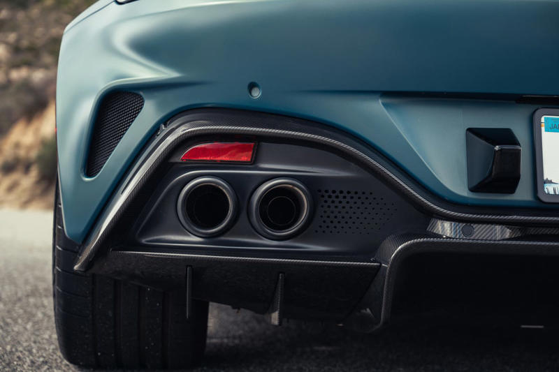 2026 Aston Martin Vantage Roadster Has Wide Fenders and an Even Wider Grille