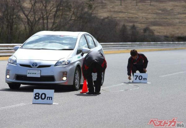 ミニバンフル乗車で加速性能はどれだけ落ちる？ クルマのあんなことこんなこと ビミョーな変化をテストで確かめる【ベストカーアーカイブス2013】