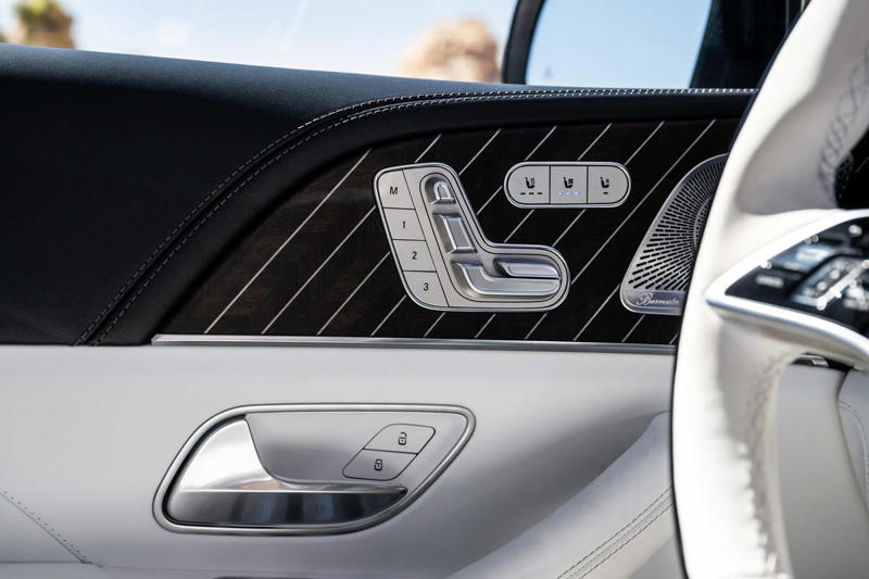 View Interior Photos of the 2025 Mercedes-Maybach GLS600