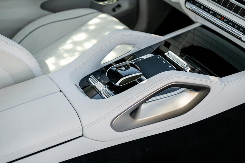 View Interior Photos of the 2025 Mercedes-Maybach GLS600