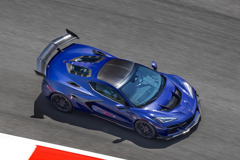The 2025 Chevrolet Corvette ZR1 is a stunning piece of engineering