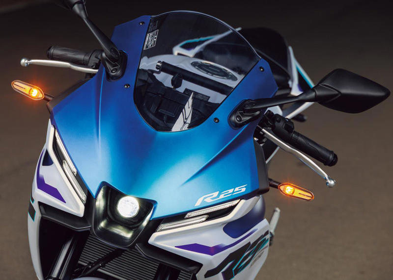 【レビュー】ヤマハ新型「YZF-R25」インプレ｜2025年モデルはデザイン一新！ 精悍さを増したフォルムに進化