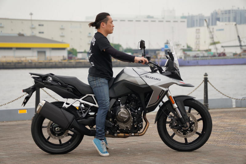 編集部・朝日とVストローム800