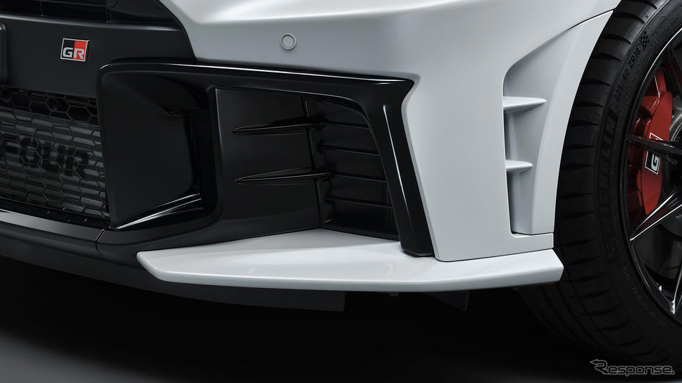 トヨタ『GRヤリス』にモータースポーツ由来の空力パーツ採用！「エアロパフォーマンス」誕生