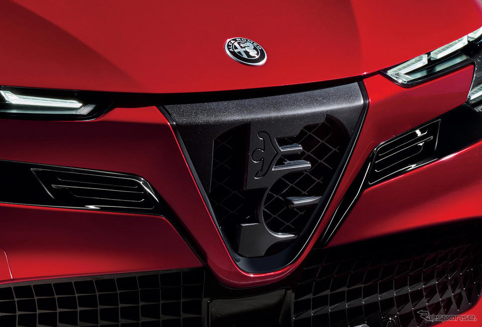 アルファロメオの新型コンパクトSUV『ジュニア』日本発売、ハイブリッド車が420万円から