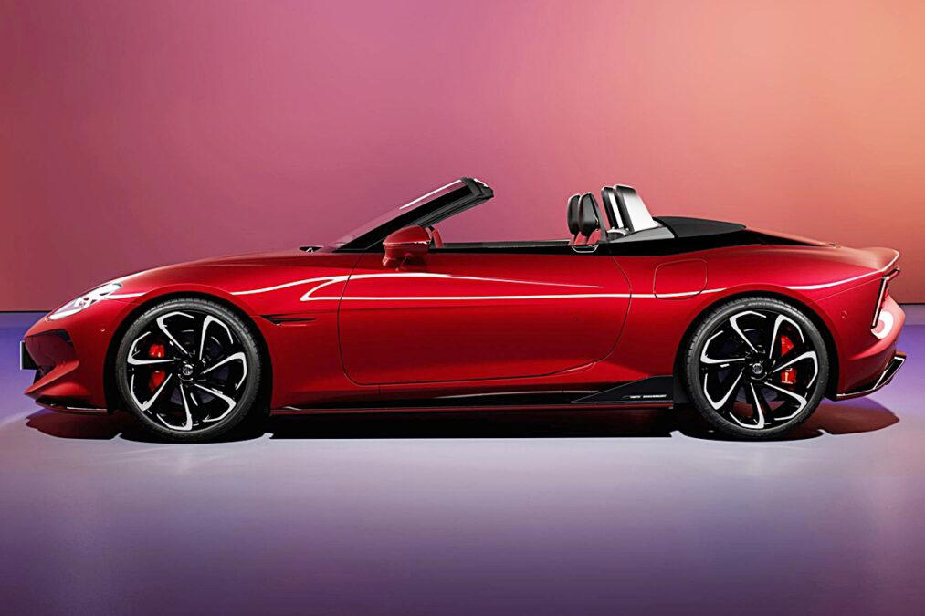 「電動ロードスターに異変！」英国発“次世代オープンカー”が挑んだ想像の斜め上の進化とは