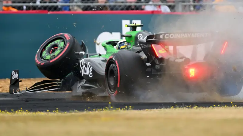 時速約200キロでサスペンションが破損：写真