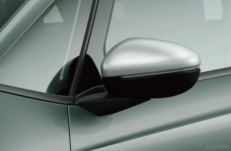 ホンダ『フィットクロスター』に注目！ 新色登場に「めっちゃ良いじゃん！」「豪華だわマジで」と高評価の声