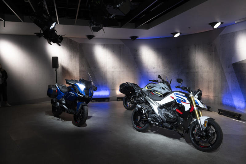 BMW R 1300 R試乗レポート｜国際試乗会で体感した最新ネイキッドバイクの進化