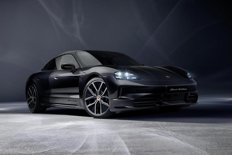 ポルシェジャパンがブラックでコーディネートした「タイカン」と「カイエン」「カイエン クーペ」の特別仕様車を導入