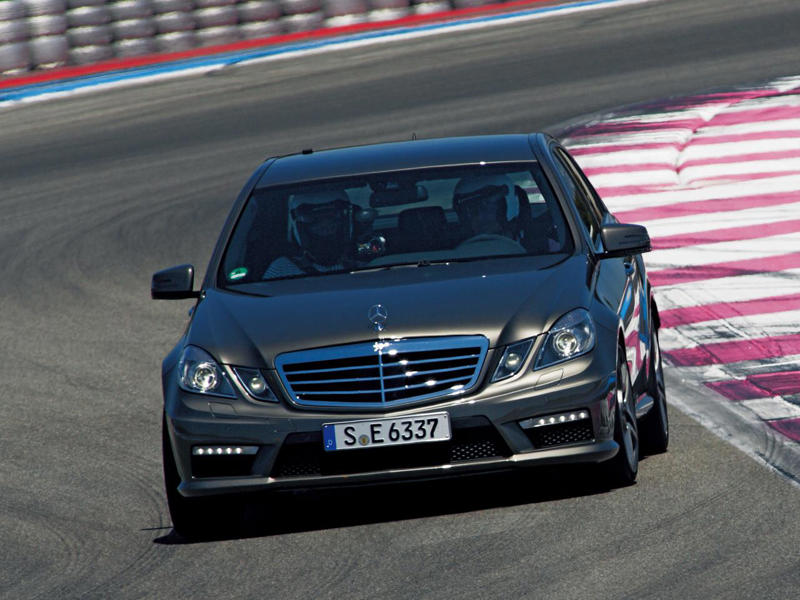 大きな話題となったメルセデス・ベンツ E63 AMGのエンジン変更【10年ひと昔の新車】