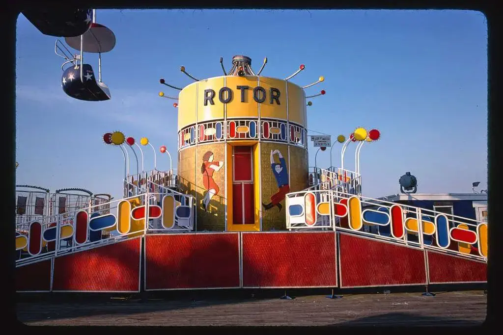 12 Classic Fairground Attractions That Would Be Shut Down Immediately Today