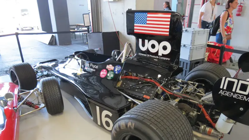 DN3にも3リッター・フォード・コスワースDFV V8エンジンが採用され、ヒューランド製5速ギアボックスが組み合わされた。