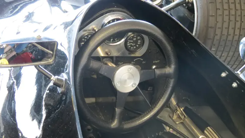 このシャシーは、後のバージョンで開発されることになる強固なベースを提供し、シャドウの技術的進化に貢献した。