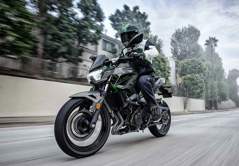 【新型登場！】カワサキ「Z250」2026年モデルは11月1日発売！進化したカラー＆グラフィックで精悍さもアップ！