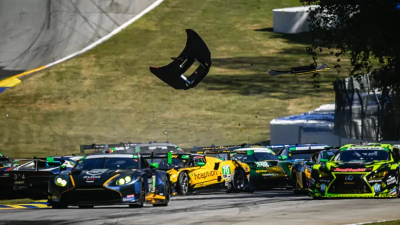 この事故で#45ランボルギーニ・フラカンGT3 EVO2(ウェイン・テイラー・レーシング)もダメージを受けた。