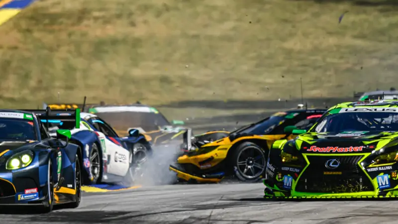 他の2台は、#66フォード・マスタングGT3(グラディエント・レーシング)と#44アストンマーティン・ヴァンテージGT3(マグナス・レーシング)だった。