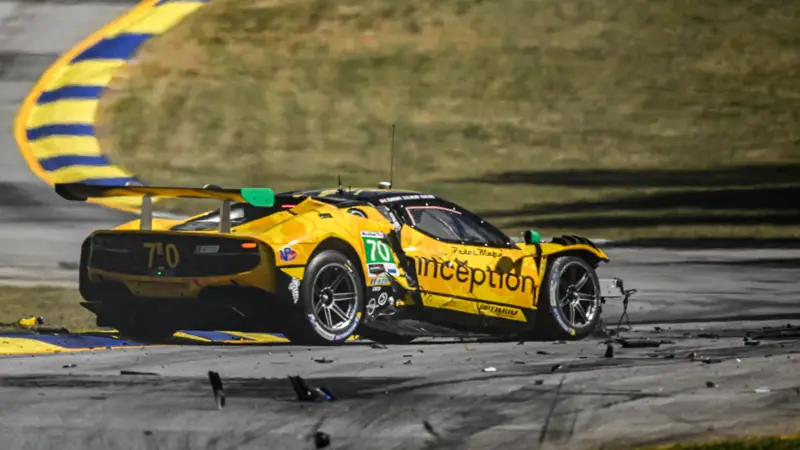 このアクシデントによりフルコースイエローが出され、再スタートまで約19分を要した。