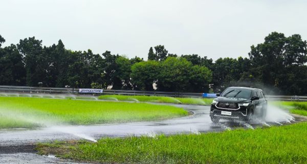 bridgestone, Turanza 6, Ban Mobil, Menguji Performa Ban Bridgestone Turanza 6, Sensasi Nyaman di Segala Kondisi
