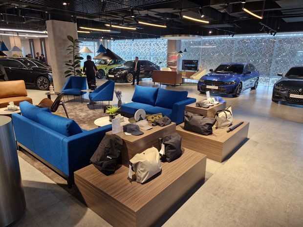 penjualan mobil Indonesia 2025, penjualan mobil April 2025, Penjualan Mobil ‘Longsor’, Merek Mobil Mewah yang Incar Orang Kaya Ikut Berhati-hati