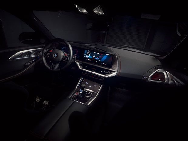 BMW Indonesia, BMW M, MotoGP 2024, safety car MotoGP 2024, MotoGP Mandalika 2024, BMW XM Label Red, Merasakan Kencangnya BMW XM Label Red di Mandalika, 0-100 Km per Jam 3,8 Detik!