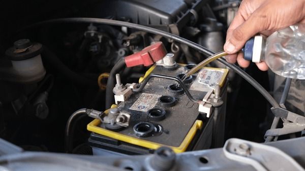 Perbedaan Aki Basah dan Aki Kering, Sesuaikan dengan Kebutuhan Kendaraan