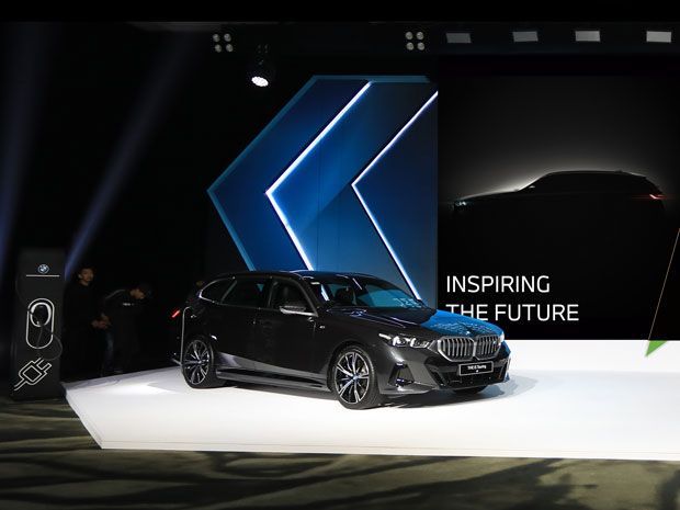 BMW Indonesia, mobil mewah terlaris, mobil listrik mewah terlaris, penjualan BMW 2025, Mobil Listrik BMW, BMW Tersenyum Lebar! Satu-satunya Merek Mobil Mewah yang Jualannya Naik di Indonesia