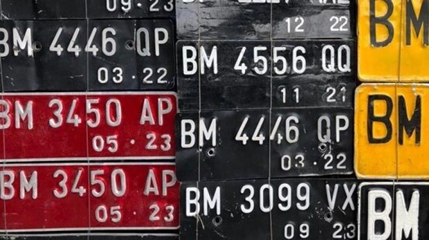 berita, Tanda Nomor Kendaraan Bermotor, Arti Plat RF, cek plat nomor kendaraan, TNKB, news, Berita Otomotif, kode plat nomor kendaraan, plat nomor, Cek Plat nomor Kendaraan online, Serba-Serbi Plat Nomor Kendaraan, Arti Huruf dan Angka, serta Cara Mengeceknya