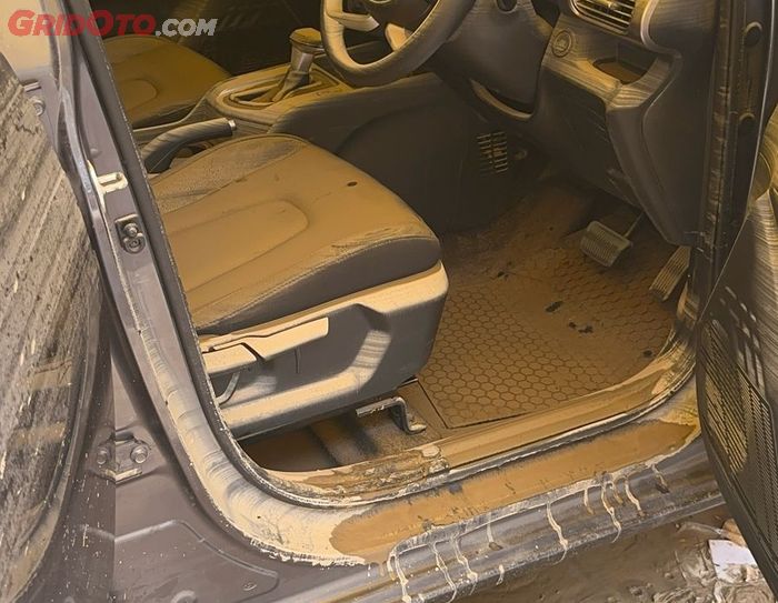 mobil, banjir, mobil banjir, servis mobil, mobil kena banjir, Ternyata Komponen Ini yang Sering Rusak Jika Mobil Kena Banjir!