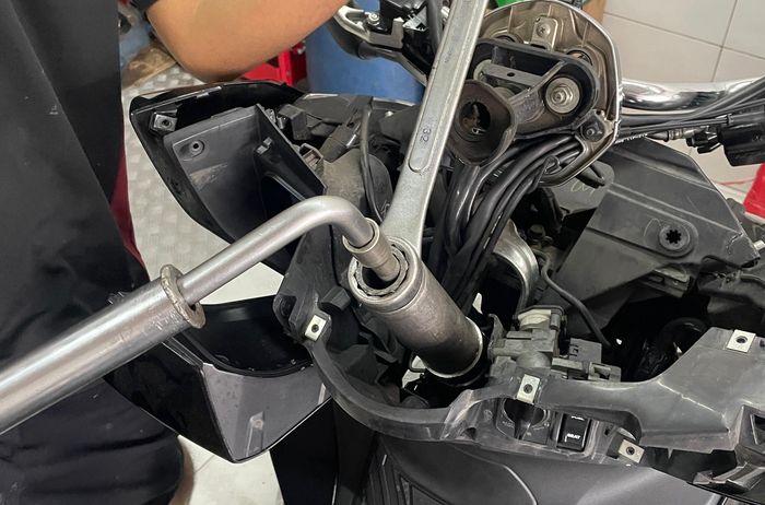 ban motor, motor matic, ban motor matic, penyebab ban motor matic terasa ngebuang, apa penyebab ban motor matic terasa ngebuang, Ini Penyebab Ban Motor Matic Terasa Ngebuang Saat Pakai Rem Depan