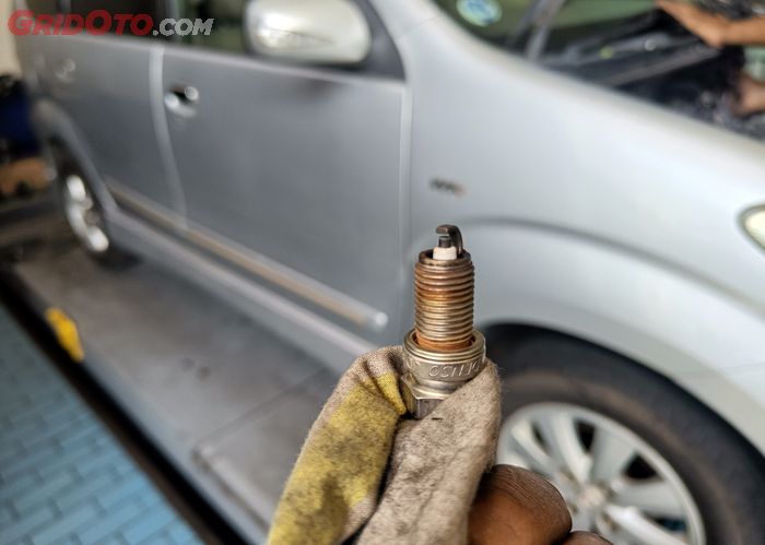 nikel, akselerasi, pembakaran, busi, iridium, Downgrade, Downgrade Tipe Busi Mobil Bikin Mesin Bermasalah? Ini Jawaban Pabrikan